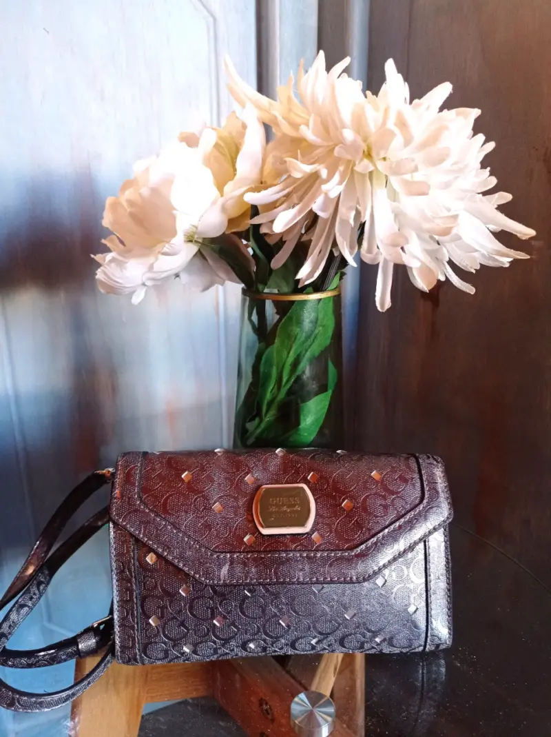 Cartera Guess plateada elegante - 4