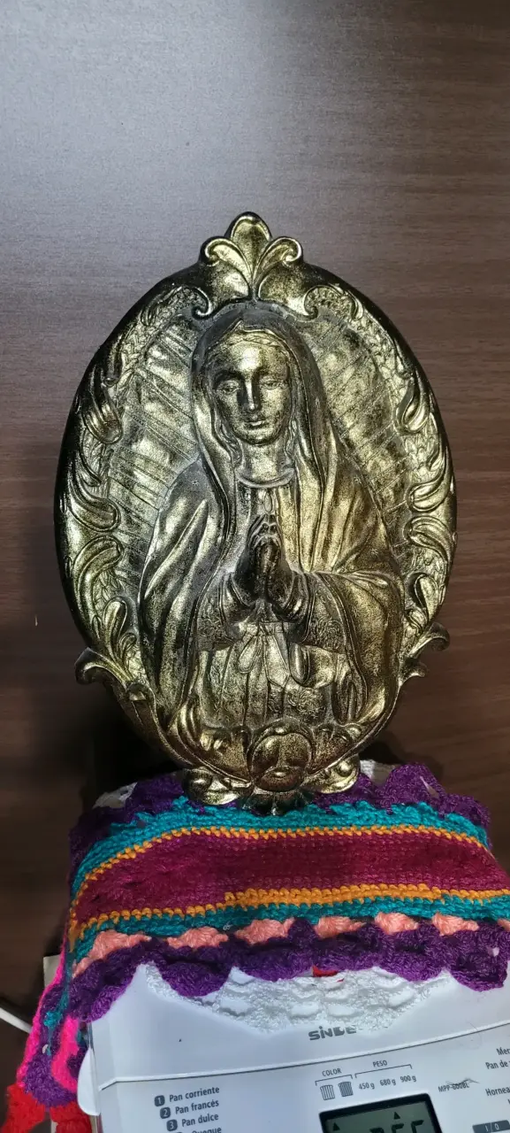 Figura religiosa dorada
