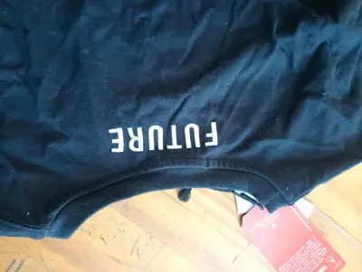 Polera negra - miniatura 3