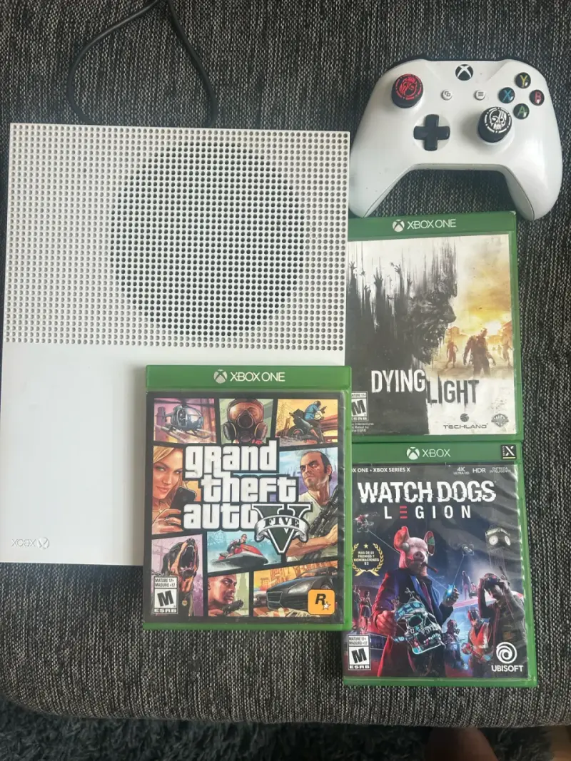 Xbox One S con tres juegos