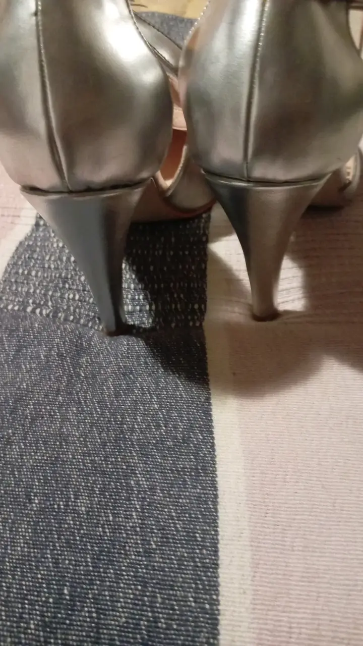 Tacones plateados elegantes - 1