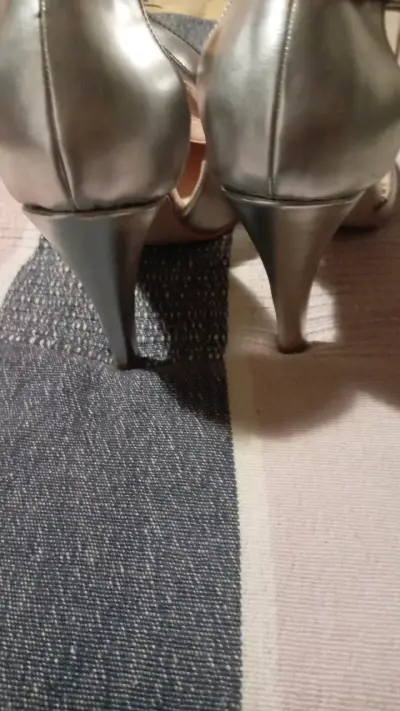 Tacones plateados elegantes - miniatura 1