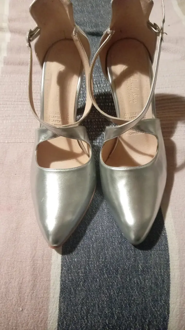 Tacones plateados elegantes - 6