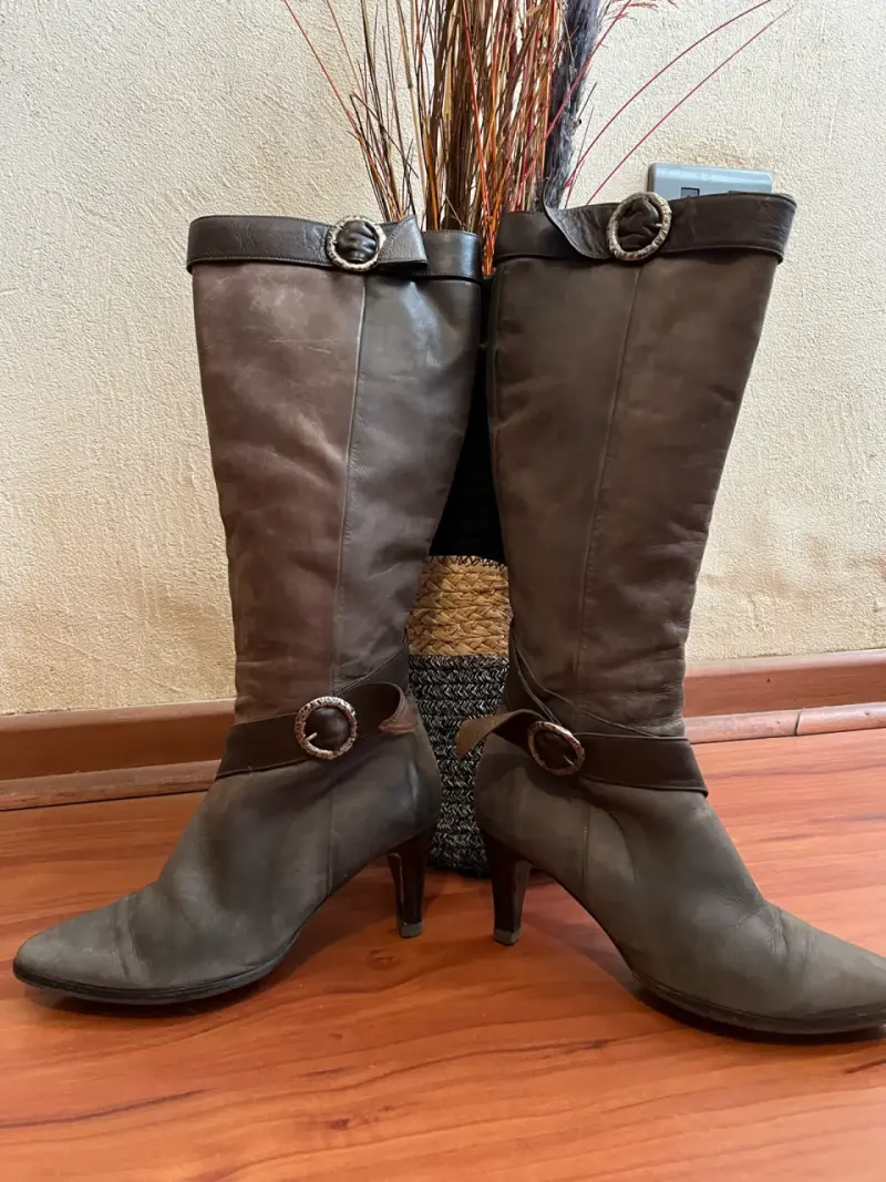Botas largas marrones con taco - 2