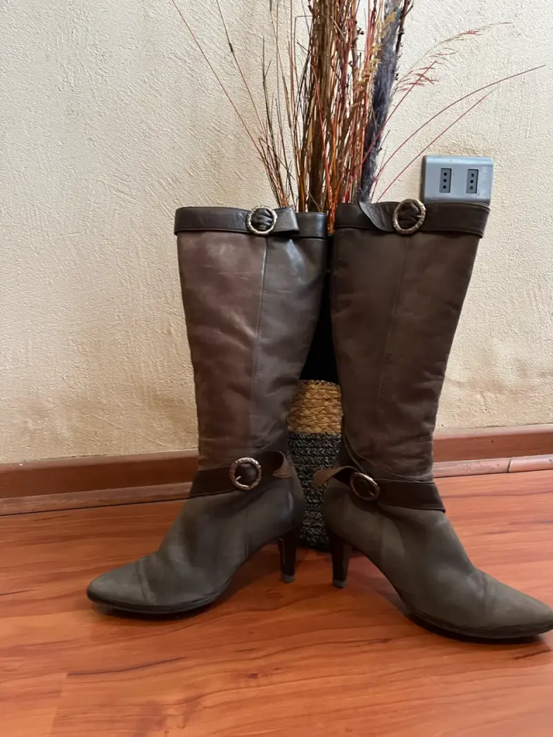 Botas largas marrones con taco - 4