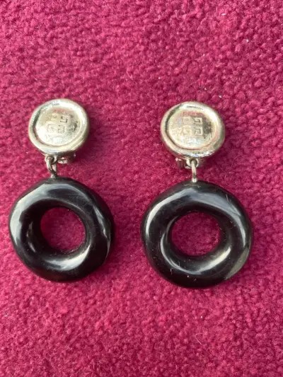 Aros colgantes negros y plateados con clip - miniatura 1