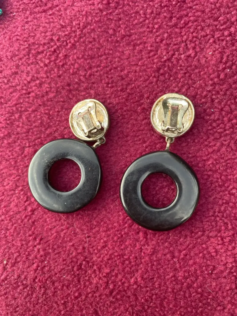 Aros colgantes negros y plateados con clip - 2