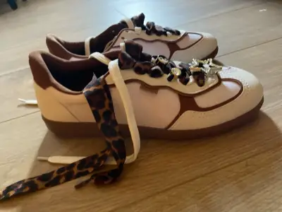 Zapatillas ANACAPRI blancas con accesorios - miniatura 3