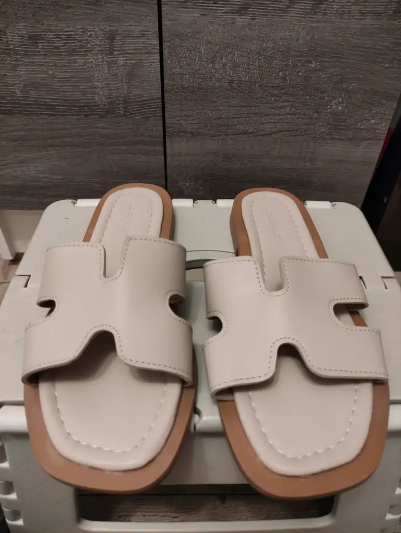 Sandalias planas beige - 1