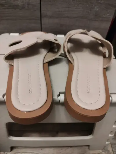 Sandalias planas beige - miniatura 2