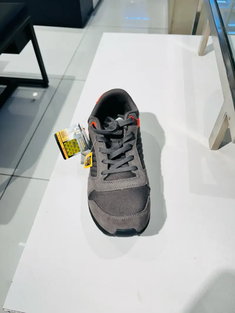 Zapatillas Caterpillar gris y roja - 4