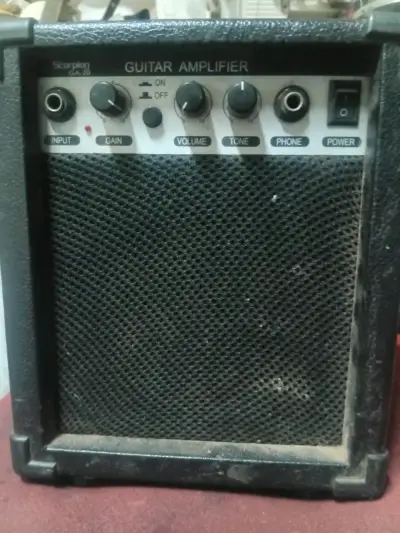 Amplificador de guitarra Scorpion GA-20 - miniatura 1