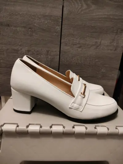 Zapatos mocasines blancos con taco - miniatura 1