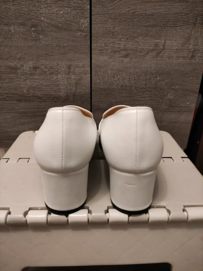 Zapatos mocasines blancos con taco - 3
