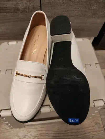 Zapatos mocasines blancos con taco - miniatura 4