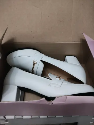 Zapatos mocasines blancos con taco - miniatura 5