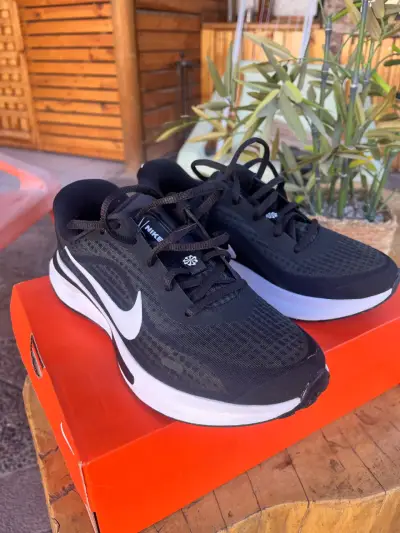 Zapatillas Nike Journey Run negras - miniatura 2