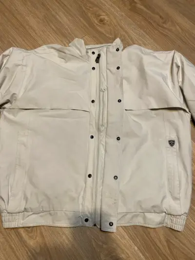 Chaqueta cortavientos blanca - miniatura 5