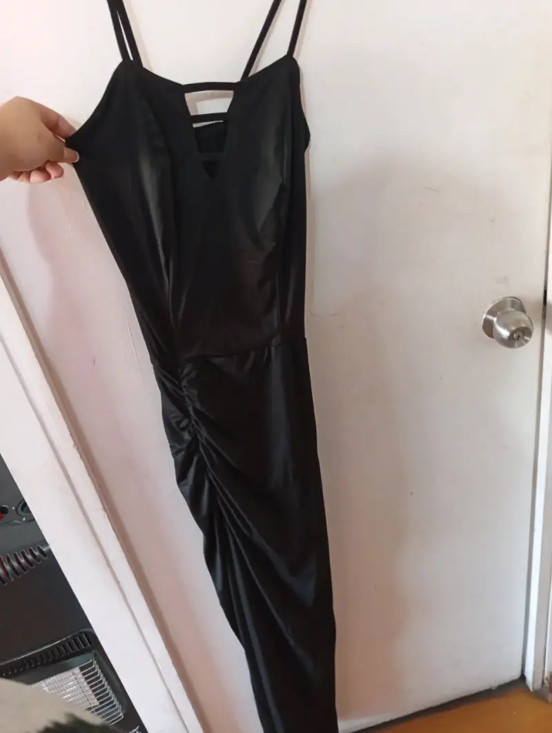 Vestido negro con tirantes - 2