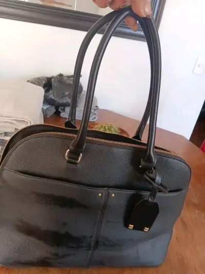 Cartera negra liviana cómoda - miniatura 4