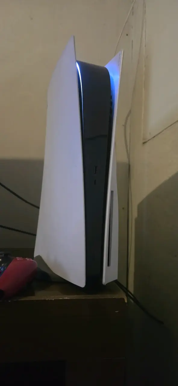 Consola PS5 en buen estado - 1