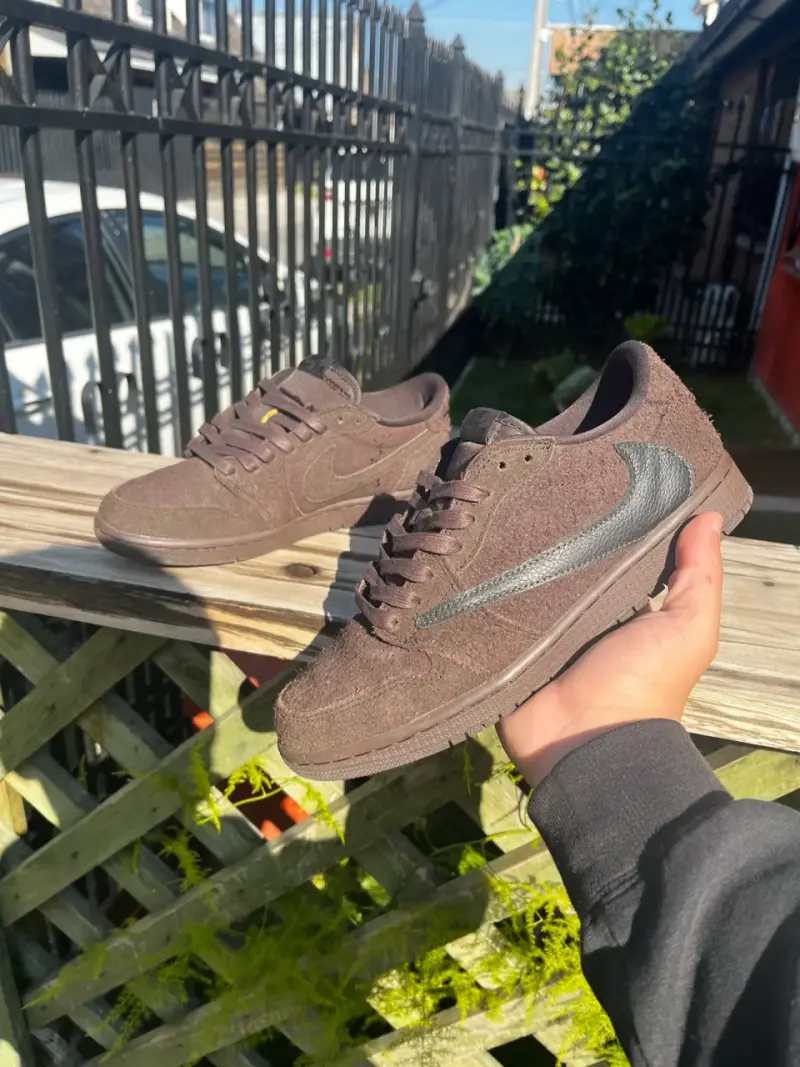 Jordan 1 Travis scott “Velvet Brown” - 2