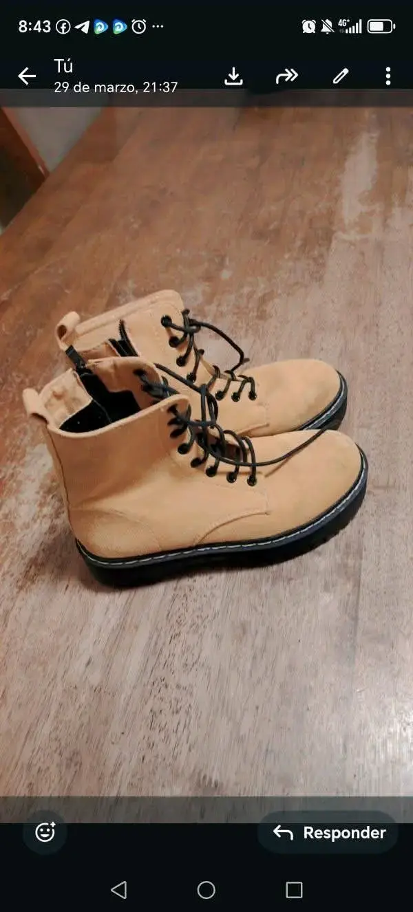 Botas beige con cordones - 1