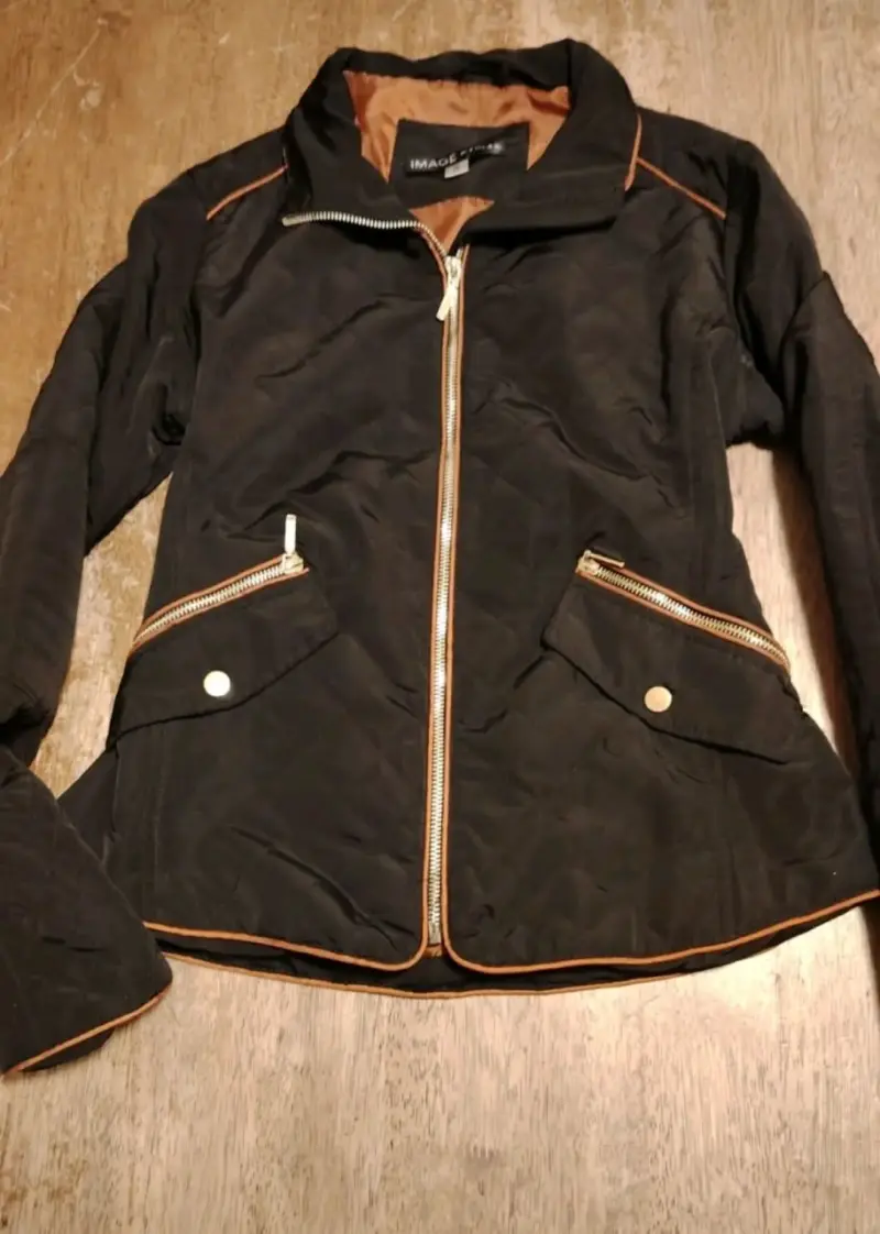 Chaqueta acolchada negra con cremalleras - 1