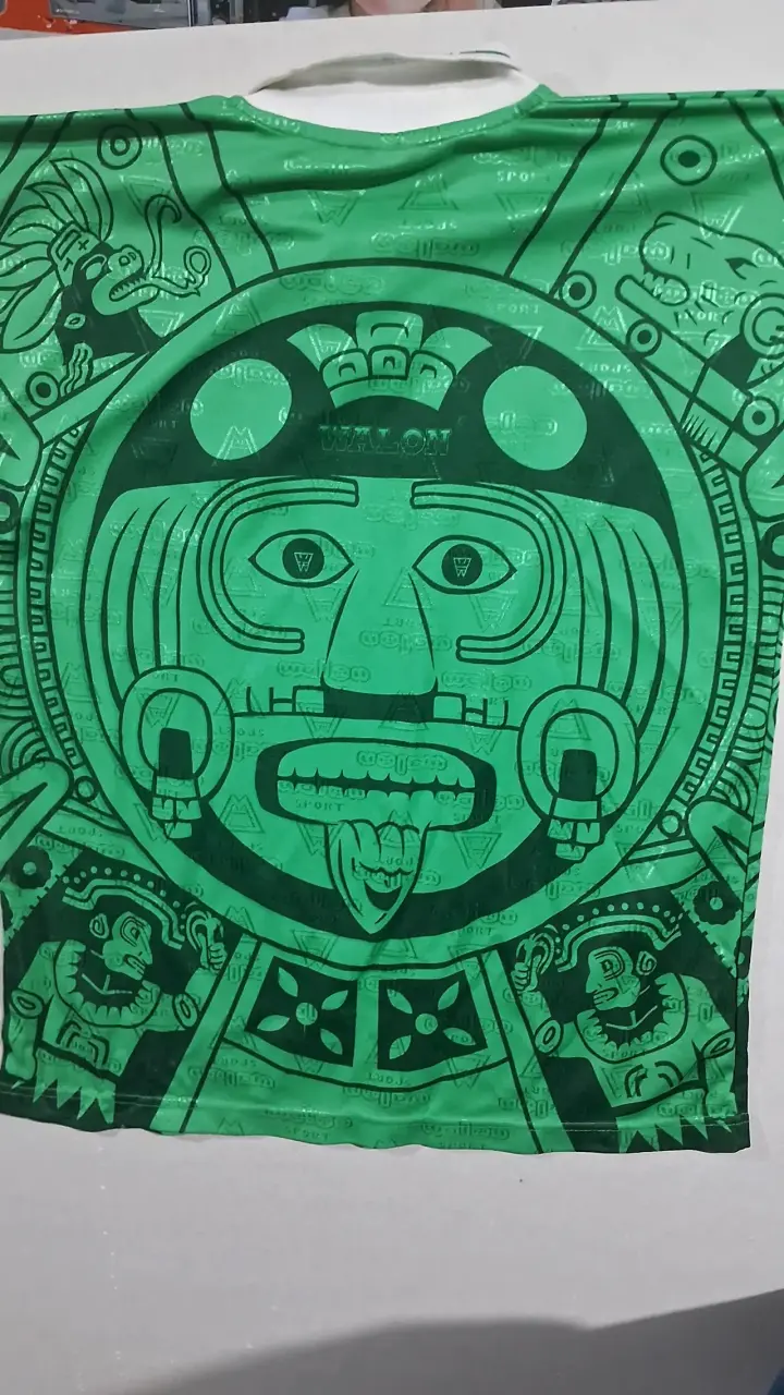 Polera fútbol verde con diseño azteca - 4