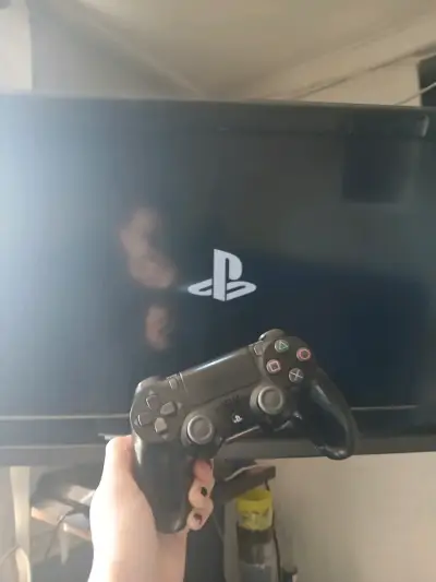 Consola PS4 negra en buen estado - miniatura 2