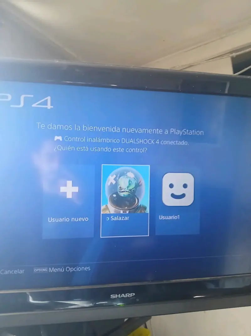 Consola PS4 negra en buen estado - 3