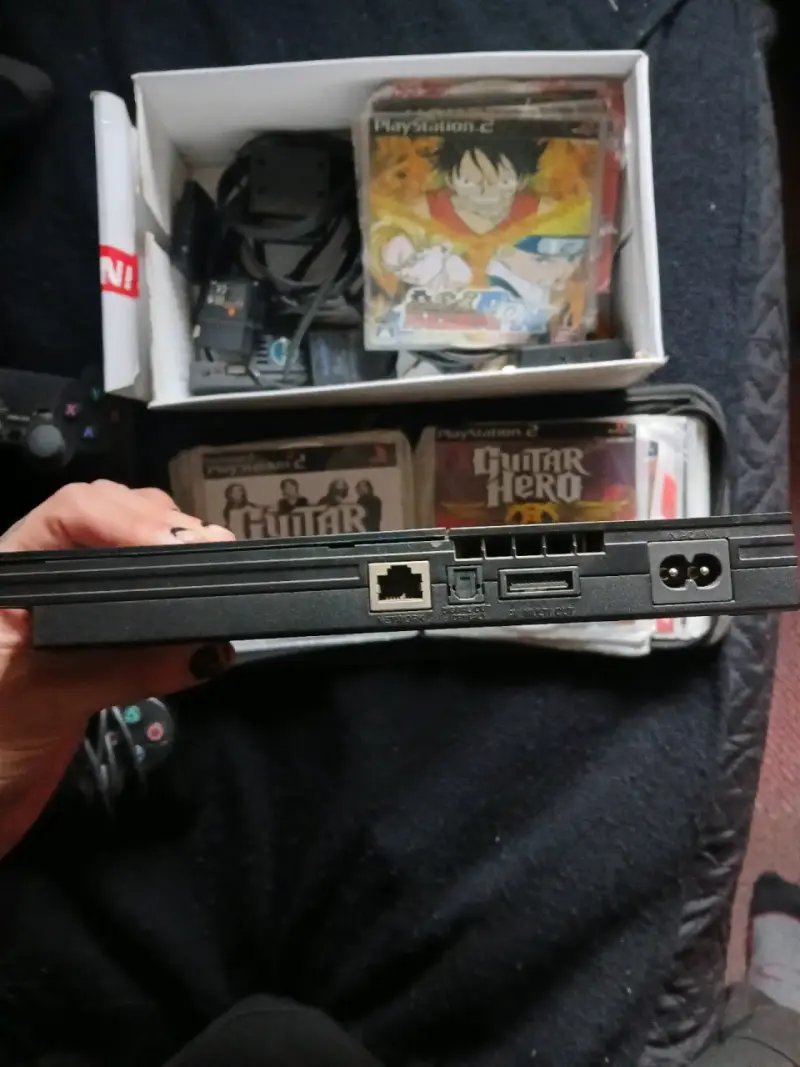 Consola PS2 con juegos y controles - 4