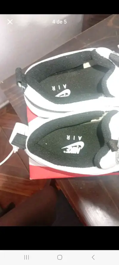 Zapatillas deportivas blancas y negras - miniatura 4