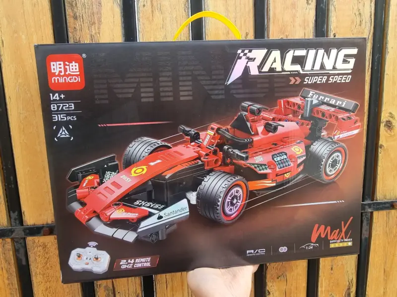 Auto de carreras modelo MINGDI
