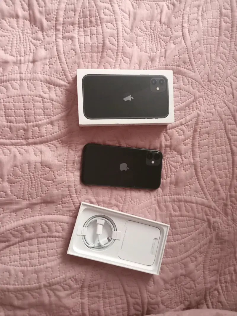 iPhone 11 negro en buen estado - 3
