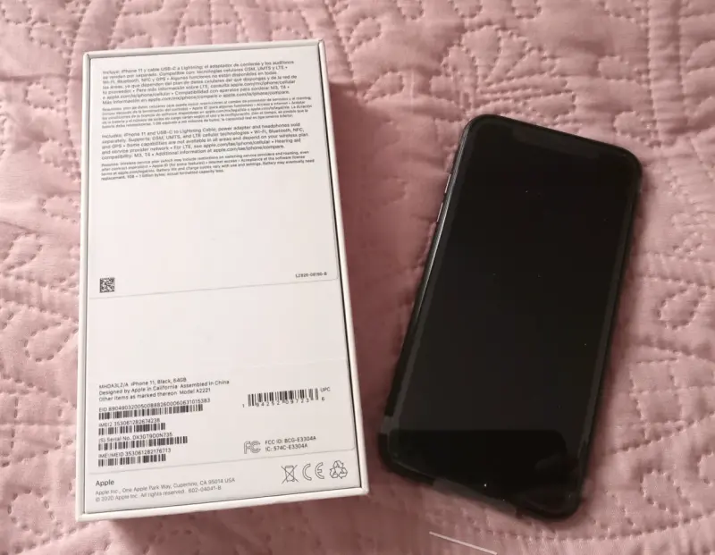 iPhone 11 negro en buen estado - 4