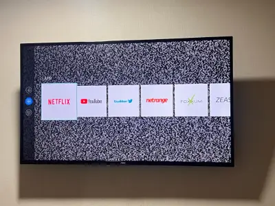 Televisor AOC Smart TV 43 pulgadas - miniatura 2