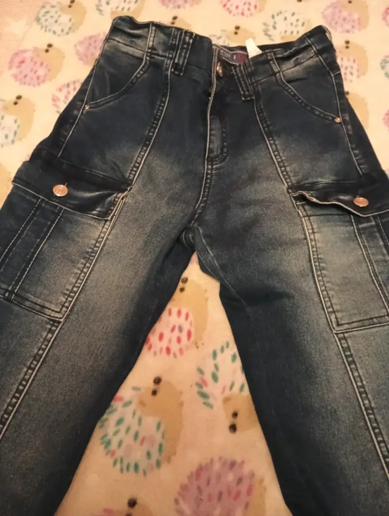 Jeans azul con bolsillos - 1