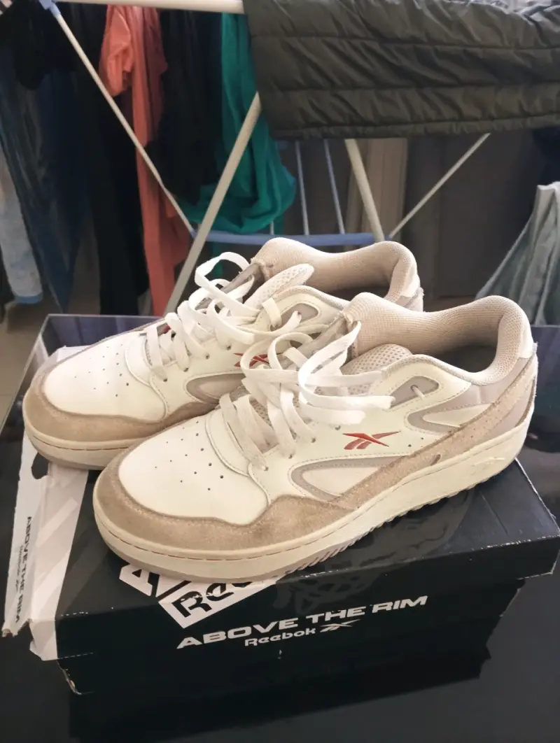 Zapatillas Reebok blancas y beige