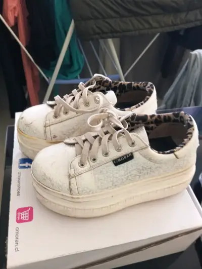 Zapatillas blancas con plataforma - miniatura 1