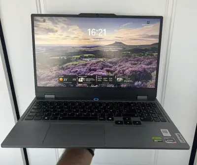 Lenovo LOQ 15ARP9 Gamer / Alto Rendimiento – Como - miniatura 3