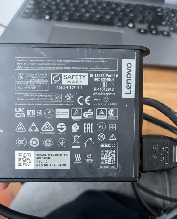 Lenovo LOQ 15ARP9 Gamer / Alto Rendimiento – Como - 4