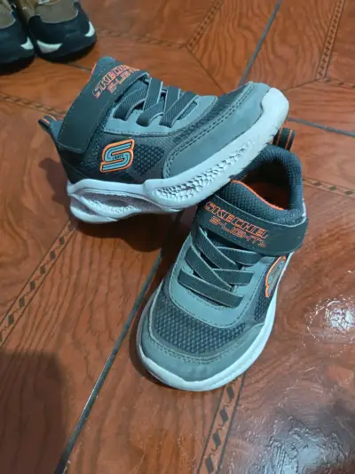 Zapatillas infantiles Sketchers grises - miniatura 1