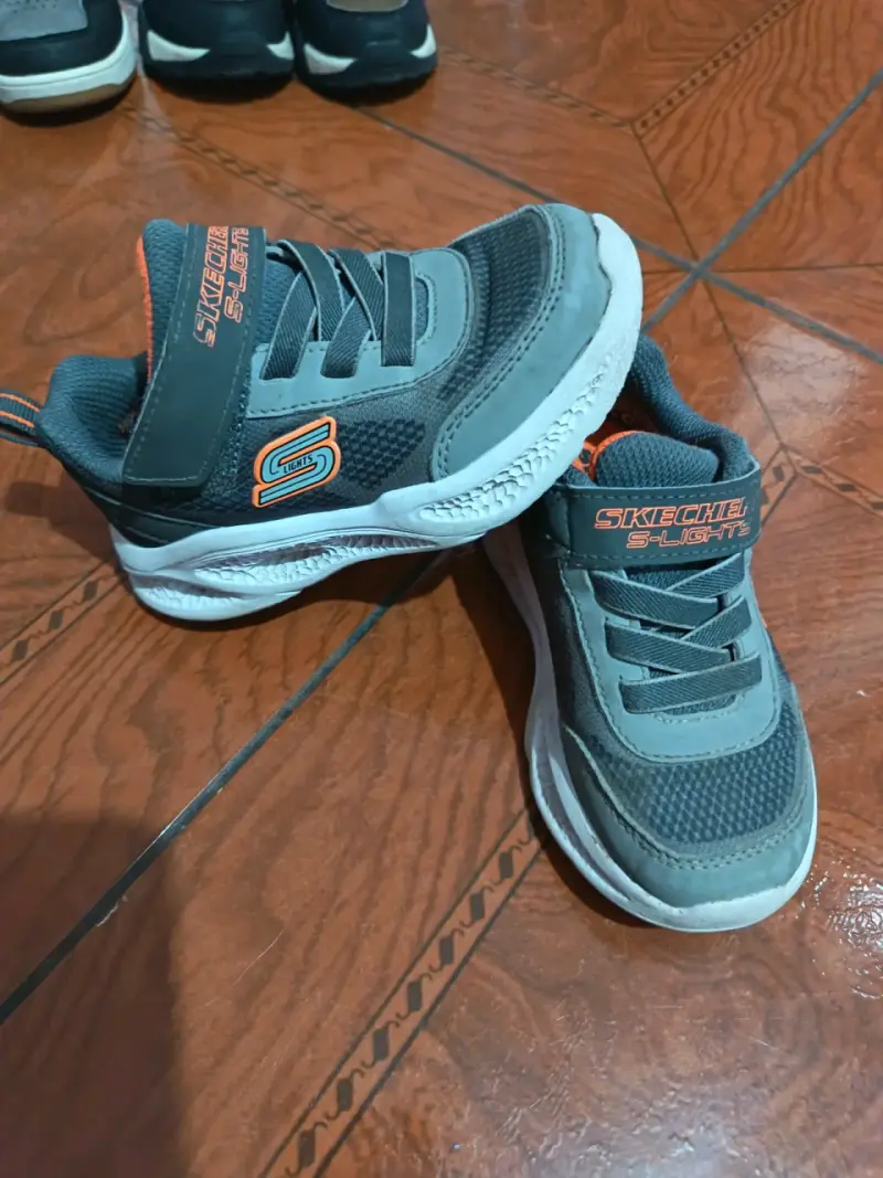 Zapatillas infantiles Sketchers grises - 2