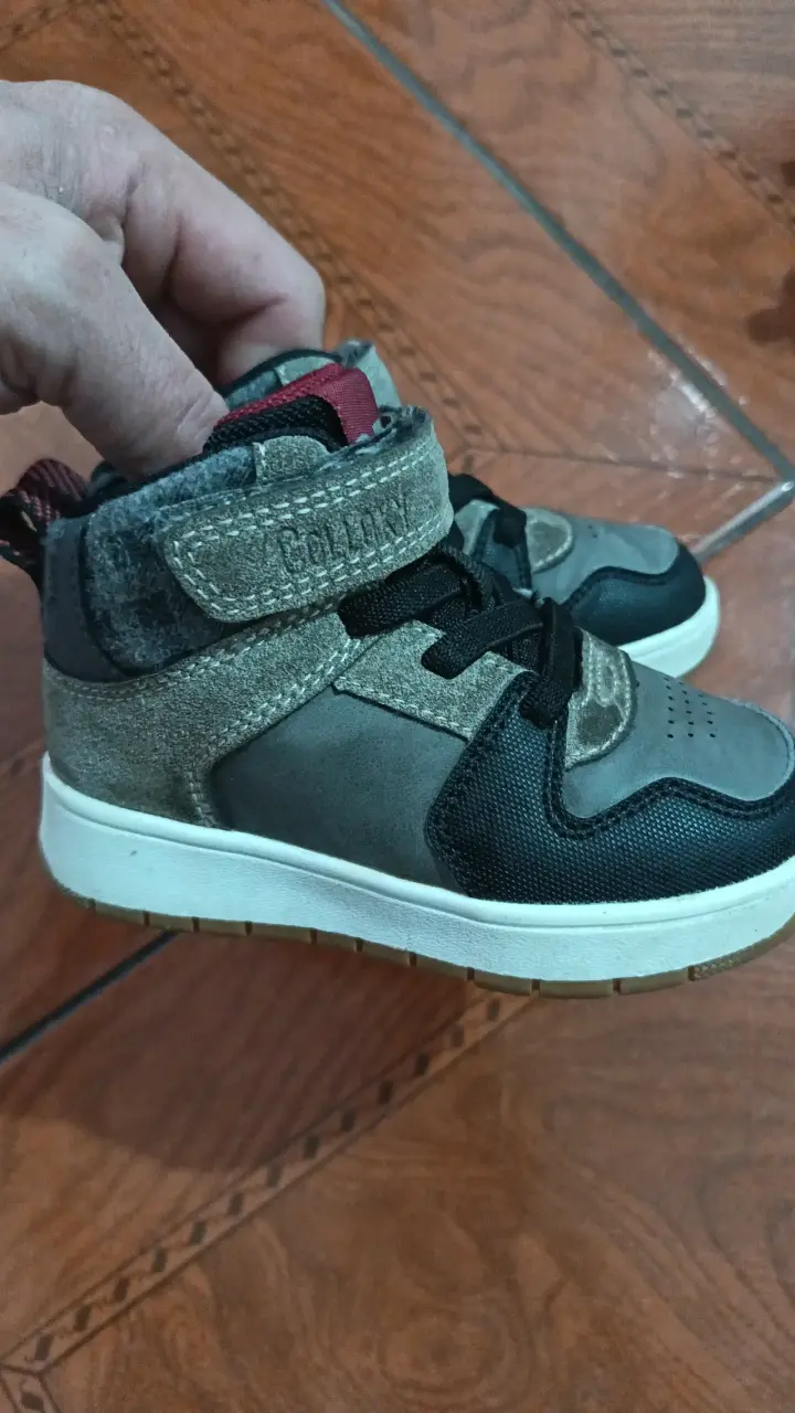 Zapatillas de niño color gris