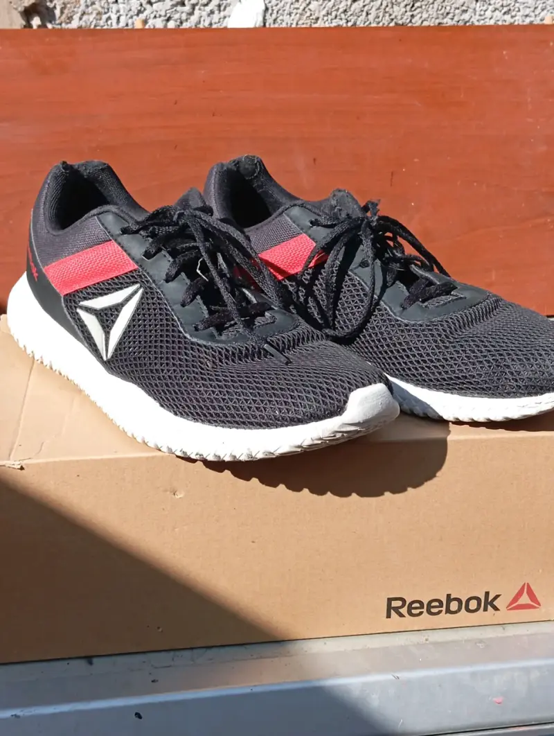 Zapatillas deportivas , tallas 44 la Puma es 43 - 1