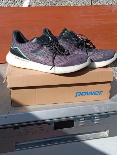 Zapatillas deportivas , tallas 44 la Puma es 43 - miniatura 2