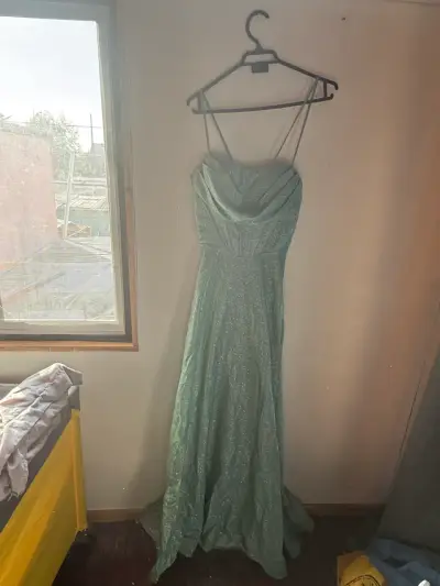 Vestido de gala verde brillante - miniatura 3