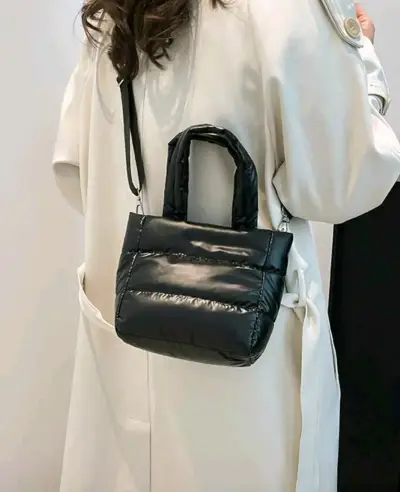 Bolso acolchado negro elegante - miniatura 4