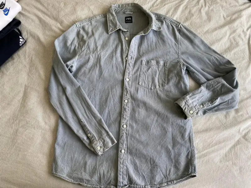 Pantalón cargo negro y beige hombre y camisa jeans - 5